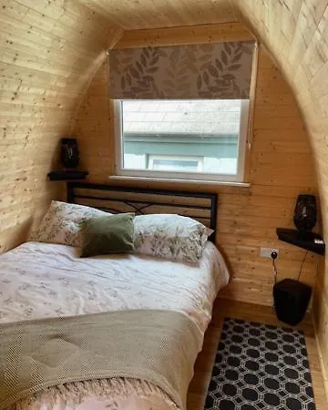 Arch Pod & Hot Tub